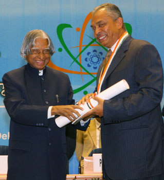Alhaj Mr. Syed M. Salahuddin, Managing Director,ETA Ascon Star Group receiving the prestigious Pravasi Bharatiya Samman from H.E. Dr. Abdul Kalam at New Delhi.